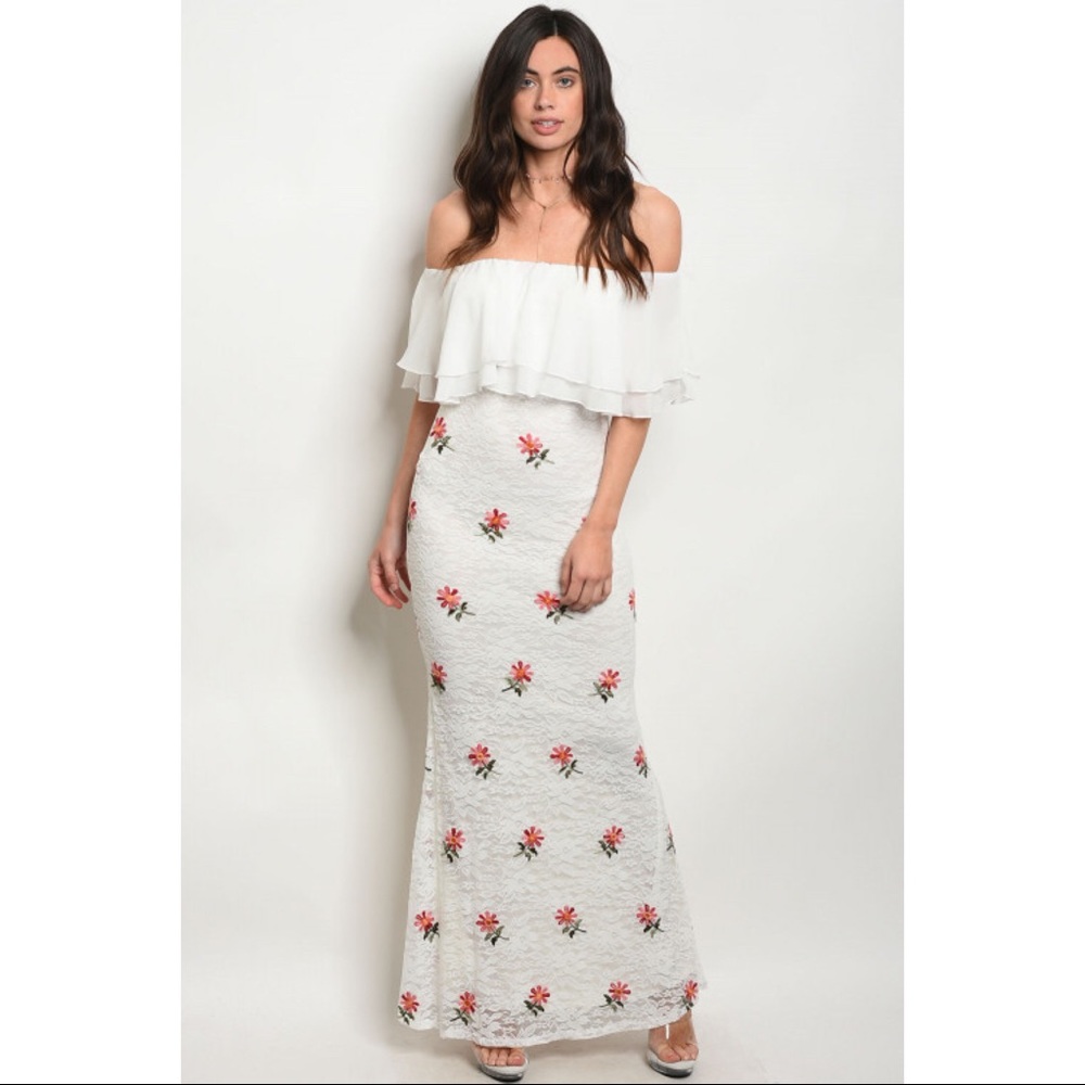 HOT SALES ❗️Ivory Off the Shoulder Lace  Gown - Picture 2 of 5